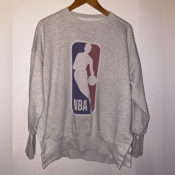 Abercrombie & Fitch Boyfriend Crew NBA Graphic Sweatshirt - Picture 2 of 2